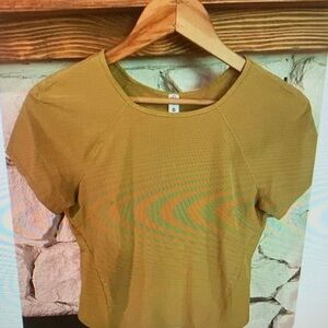 Lululemon short sleeve side slit active tee mustard color size 2